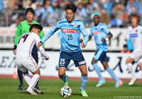 2試合ともに中盤でフル出場を果たした岡村 和哉【２０１４ Ｊ２・Ｊ３入れ替え戦 第2戦 讃岐vs長野】