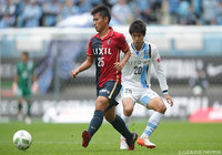 果敢なシュートでゴールを狙った遠藤 康（鹿島）【明治安田Ｊ１ 2nd 第16節 鹿島vs川崎Ｆ】