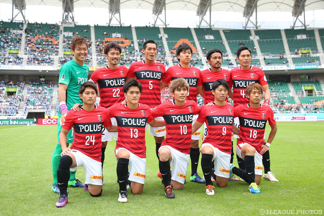 勝を目指してピッチに踏み出す浦和の選手たち【明治安田Ｊ１ 2nd 第16節 磐田vs浦和】