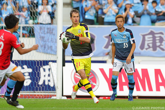 1失点を喫するも好セーブが光ったカミンスキー（磐田）【明治安田Ｊ１ 2nd 第16節 磐田vs浦和】