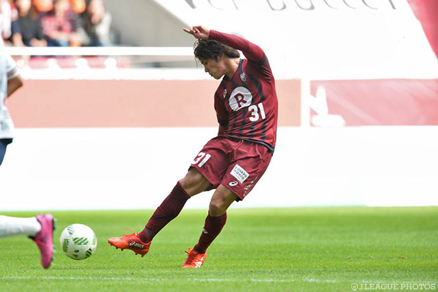 鋭いミドルシュートでリーグ戦初得点を記録した中坂 勇哉（神戸）【明治安田Ｊ１ 2nd 第16節 神戸vs名古屋】