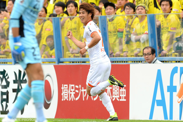 今季8得点目を挙げた江坂 任（大宮）【明治安田Ｊ１ 2nd 第16節 柏vs大宮】