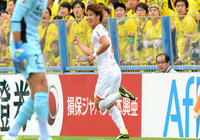 今季8得点目を挙げた江坂 任（大宮）【明治安田Ｊ１ 2nd 第16節 柏vs大宮】