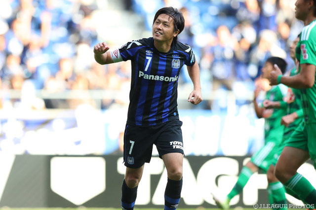 勝越しPKを決め、Ｊ１通算100得点を達成した遠藤 保仁（Ｇ大阪）【明治安田Ｊ１ 2nd 第16節 Ｇ大阪vs新潟】