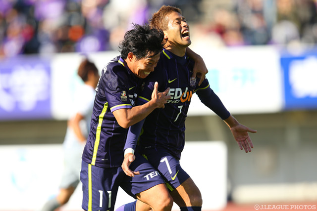 現役最後のホームゲームで見事に追加点を決めた森﨑 浩司（広島）【明治安田Ｊ１ 2nd 第16節 広島vs福岡】