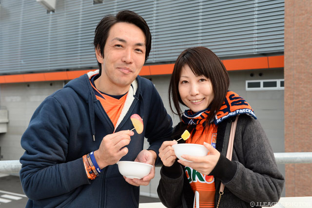 試合前に腹ごしらえする長野のファン・サポーター【明治安田Ｊ３ 第27節 長野vs盛岡】