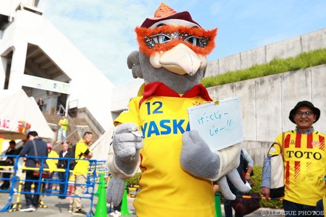 仮面をつけたギラン。下剋上なるか！？【明治安田Ｊ２ 第38節 北九州vs岐阜】