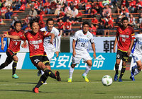 自ら得たPKを蹴るも決めきれなかった山﨑 雅人（金沢）【明治安田Ｊ２ 第38節 金沢vs徳島】