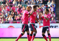 相手キーパーの股の間を抜くゴールを決めたソウザ（Ｃ大阪）【明治安田Ｊ２ 第38節 Ｃ大阪vs水戸】