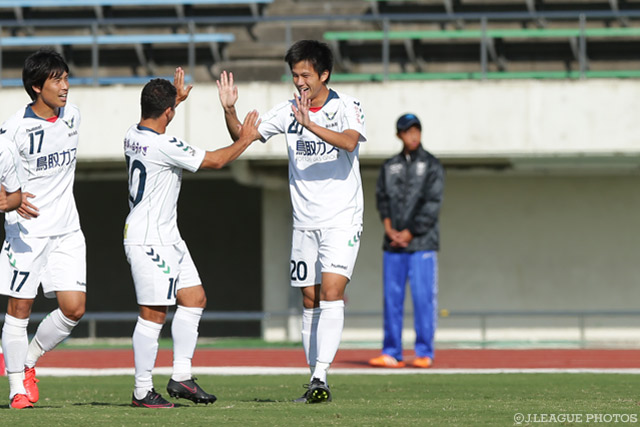 宮市 剛の今季初ゴールで先制に成功した鳥取【明治安田Ｊ３ 第27節 Ｇ大23vs鳥取】