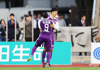 豪快に右足を振り抜き加入後初ゴールを決めた矢島 卓郎（京都）【明治安田Ｊ２ 第38節 京都vs岡山】