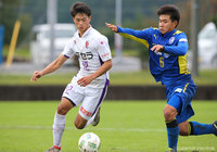 ドリブルで積極的に攻め込んだ俣野 亜以己（京都）【２０１６Ｊユースカップ 3回戦 大分vs京都】