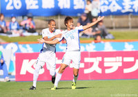 左足を振り抜き、先制点を決めた渡 大生（徳島）【明治安田Ｊ２ 第39節 水戸vs徳島】