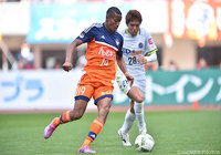 序盤からアグレッシブにプレーした鈴木 武蔵（新潟）【明治安田Ｊ１ 2nd 第17節 新潟vs広島】