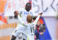 ピーター ウタカのゴールで試合の均衡を破った広島【明治安田Ｊ１ 2nd 第17節 新潟vs広島】