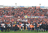 ファン・サポーターに試合後の挨拶を行った大宮の選手達【明治安田Ｊ１ 2nd 第17節 大宮vsFC東京】