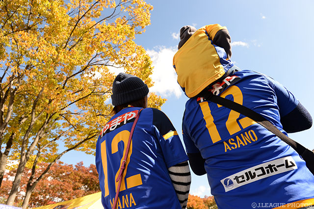 ユアスタは紅葉しはじめました。【明治安田Ｊ２ 第39節 仙台vs磐田】