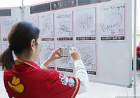 カシマスタジアムには鹿島の選手による、人権メッセージ入りサインが展示された。【明治安田Ｊ２ 第39節 鹿島vs神戸】