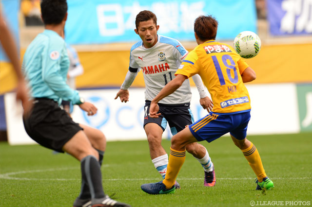 思い切りの良いシュートを放った太田 吉彰（磐田）【明治安田Ｊ１ 2nd 第17節 仙台vs磐田】