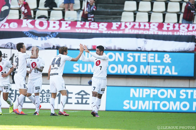 冷静にキーパーをかわし、決勝ゴールを決めたペドロ ジュニオール（神戸）【明治安田Ｊ１ 2nd 第17節 鹿島vs神戸】