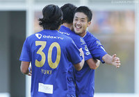 自身の上げたクロスが相手選手に当たりオウンゴールを誘発した松本 怜大（町田）【明治安田Ｊ２ 第39節 町田vs岡山】