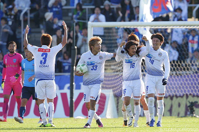 76分に左足で同点ゴールを決めた佐藤 優平（山形）【明治安田Ｊ２ 第39節 横浜FCvs山形】