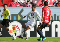 果敢に攻め込むペドロ ジュニオール（神戸）【明治安田Ｊ１ 2nd 第17節 鹿島vs神戸】