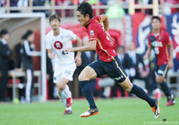 ドリブルで突破を図る金崎 夢生（鹿島）【明治安田Ｊ１ 2nd 第17節 鹿島vs神戸】