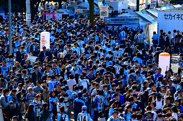 想いは誰よりも熱く！今日も等々力には多くの川崎Ｆファンが集まった。【明治安田Ｊ１ 2nd 第17節 川崎ＦvsＧ大阪】