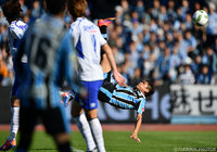 強烈なオーバーヘッドを放った大久保 嘉人（川崎Ｆ）【明治安田Ｊ１ 2nd 第17節 川崎ＦvsＧ大阪】