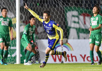 豪快な先制ミドルを突き刺した高橋 駿太（群馬）【明治安田Ｊ２ 第39節 岐阜vs群馬】