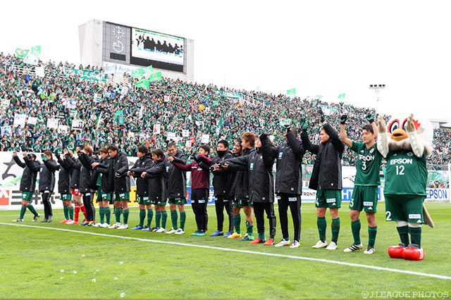 3連勝で首位札幌に勝点で並んだ松本【明治安田Ｊ２ 第40節 松本vs東京Ｖ】