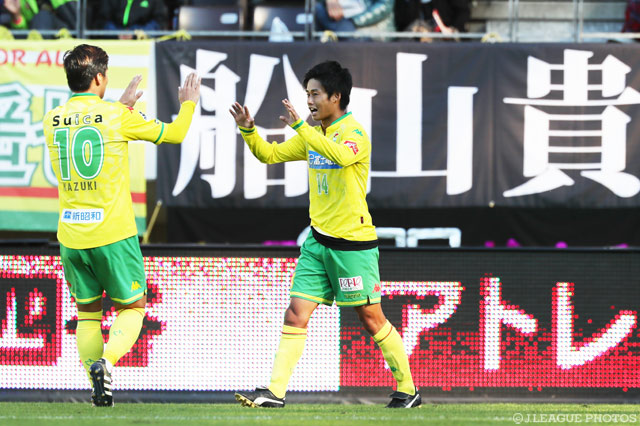 こぼれ球を押し込み、先制点を挙げた町田 也真人（千葉）【明治安田Ｊ２ 第41節 千葉vs札幌】