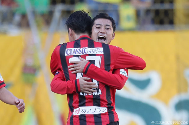 後半アディショナルタイムに劇的な逆転ゴールを挙げた内村 圭宏（札幌）【明治安田Ｊ２ 第41節 千葉vs札幌】