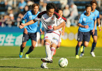 中美 慶哉（金沢）のPKは渋谷 飛翔（横浜FC）の好セーブに阻まれた【明治安田Ｊ２ 第41節 横浜FCvs金沢】