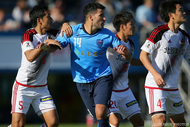 果敢にゴールへ迫ったイバ（横浜FC）【明治安田Ｊ２ 第41節 横浜FCvs金沢】