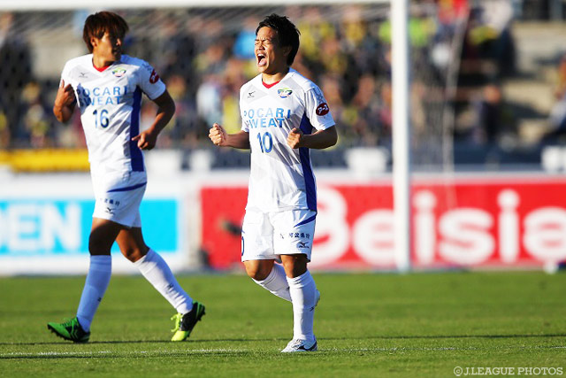 強烈な先制ゴールを挙げた大﨑 淳矢（徳島）【明治安田Ｊ２ 第41節 群馬vs徳島】