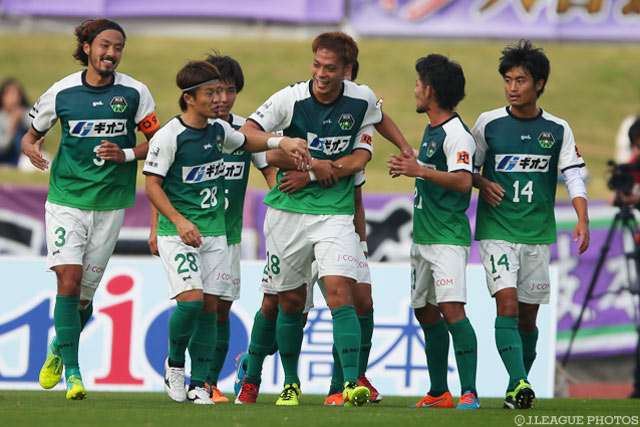 服部 康平の今季初得点で先制した相模原【明治安田Ｊ３ 第29節 相模原vs藤枝】