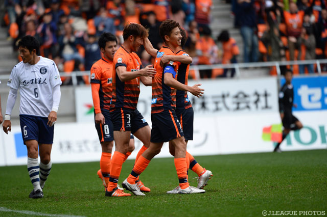 決勝ゴールを決めた佐藤悠希（長野）【明治安田Ｊ３ 第30節 長野vs鹿児島】