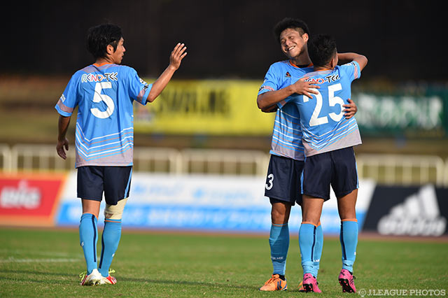 12試合ぶりの無失点に抑えたYS横浜守備陣【明治安田Ｊ３ 第30節 YS横浜vsＧ大23】