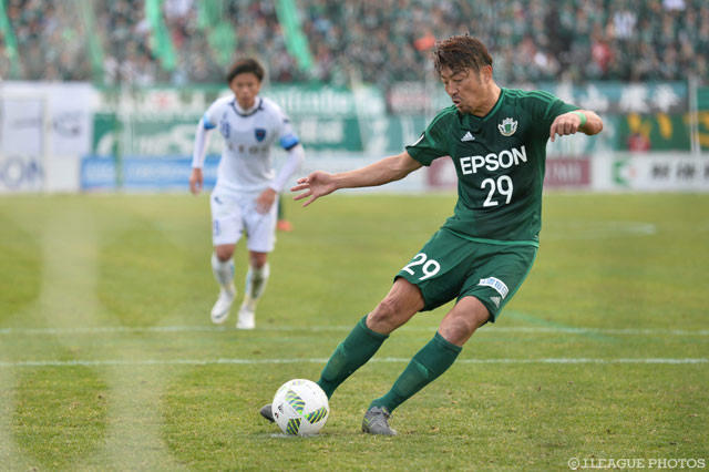 前半終了間際に高崎 寛之がPKを決めて追いついた松本【明治安田Ｊ２ 第42節 松本vs横浜FC】