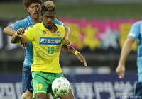 試合終了間際に頭で同点ゴールを決めたオナイウ 阿道（千葉）【明治安田Ｊ２ 第42節 讃岐vs千葉】