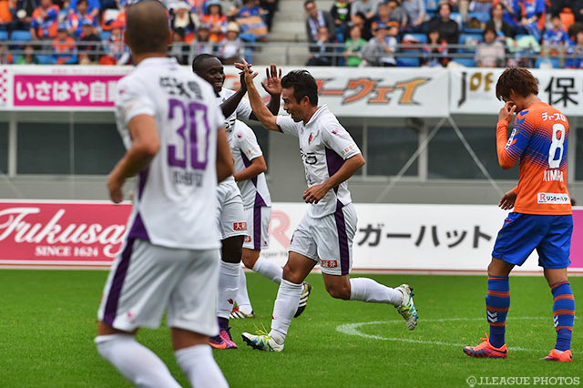 技ありの先制ヘッドを決めた山瀬 功治（京都）【明治安田Ｊ２ 第42節 長崎vs京都】