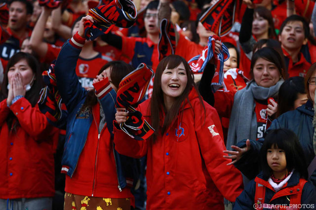 アウェイで勝利を収め、歓喜に包まれる鹿島サポーター【明治安田ＣＳ 準決勝 川崎Ｆvs鹿島】