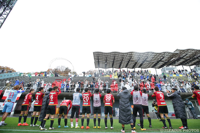 寒空の下、栃木で待っていたのは理想の結末。ネクストストップ富山へ、金沢ファン・サポーターの願いはひとつ【Ｊ２・Ｊ３入れ替え戦 第1戦 栃木vs金沢】