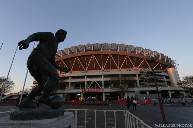 これまでも、これからも、王国鹿島の歴史を見守り続けるアントラーズのレジェンド。今日も彼はいつものように、そこにいる。【明治安田ＣＳ 決勝 第1戦 鹿島vs浦和】