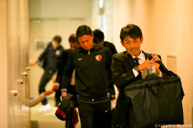 攻撃的な采配で大逆転へ。石井 正忠監督（鹿島）の胸中はいかに【明治安田ＣＳ 決勝 第2戦 浦和vs鹿島】