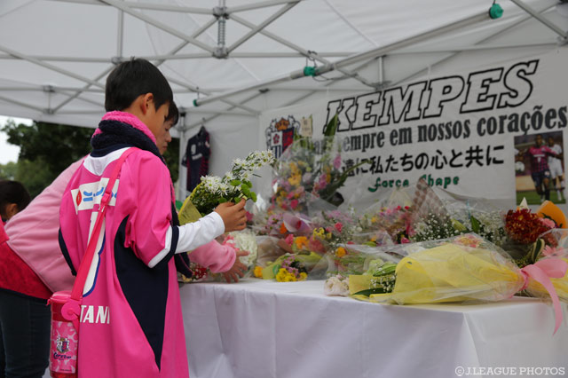 人生には、勝ち負けよりもずっと大切なことがある。「サッカーを愛すことができる」幸せを改めて感じながら、儚くも旅立ったかつてのヒーローに思いを馳せて【Ｊ１昇格プレーオフ 決勝 Ｃ大阪vs岡山】