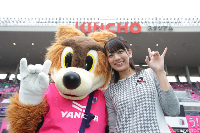 埼玉から大阪へ、Ｊリーグを満喫するサトミキ【Ｊ１昇格プレーオフ 決勝 Ｃ大阪vs岡山】