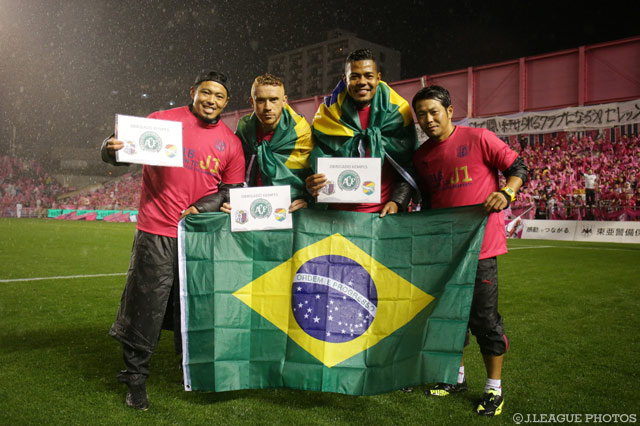 フットボーラ―の絆は不変。天国でサッカーを楽しむ仲間たちへ、大阪からのメッセージ【Ｊ１昇格プレーオフ 決勝 Ｃ大阪vs岡山】